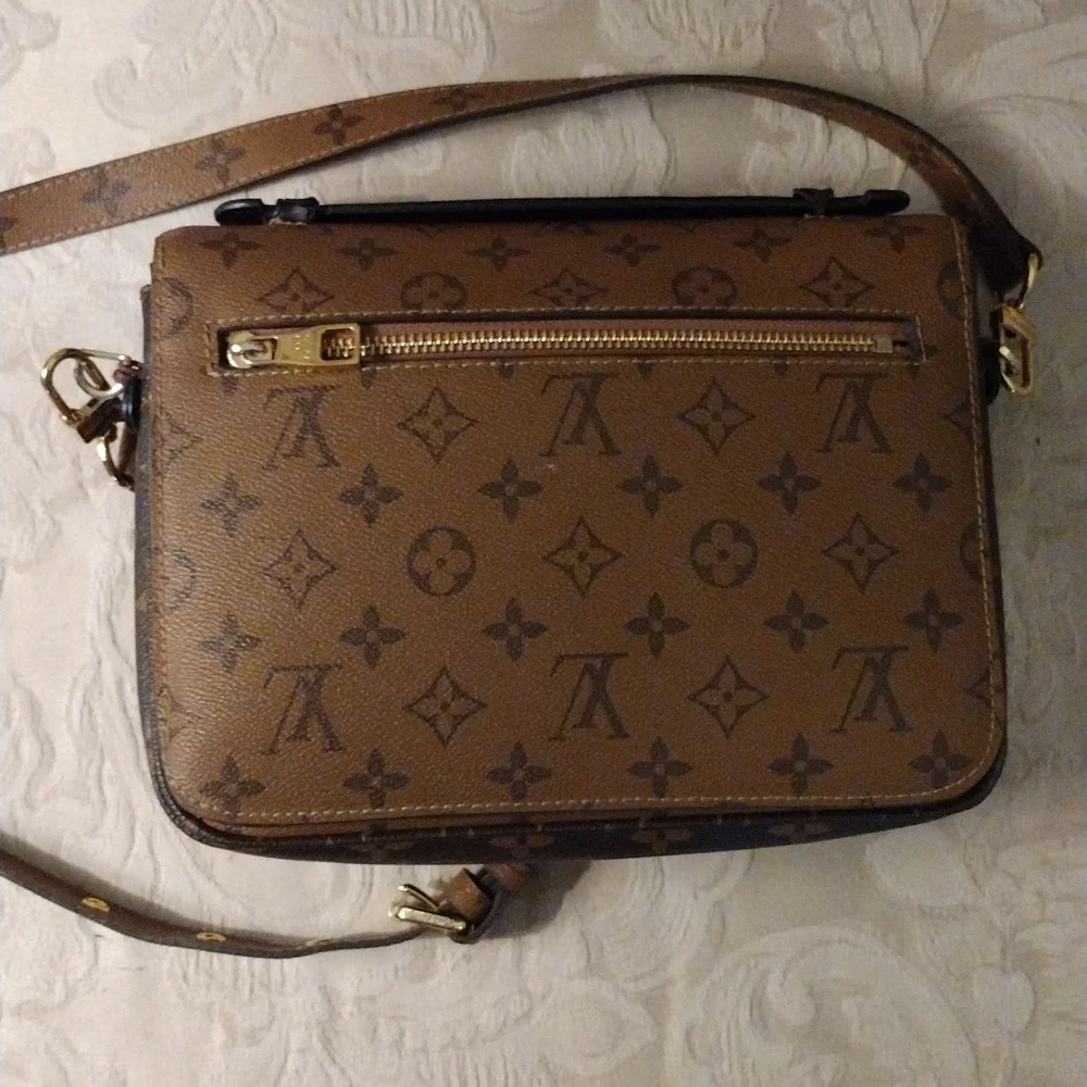 Louis Vuitton Reverse Monogram Pochette Metis - Picture 3 of 16